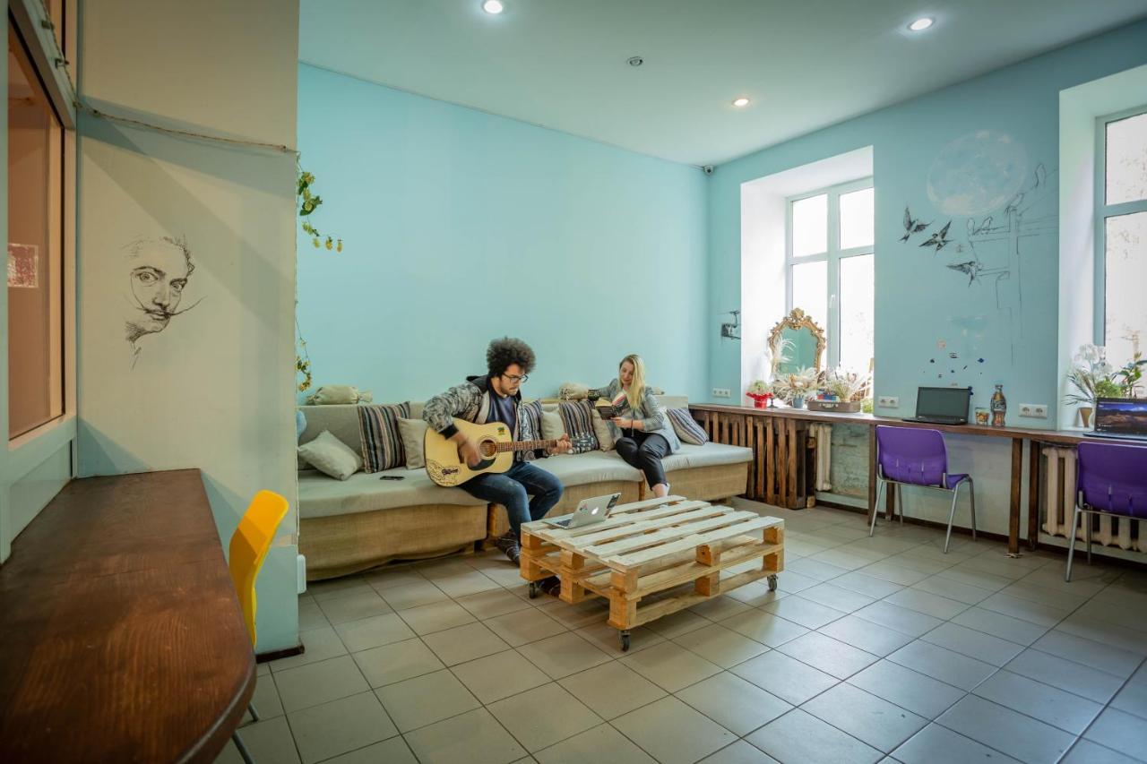 Garis Factory Hostel 基輔 外观 照片