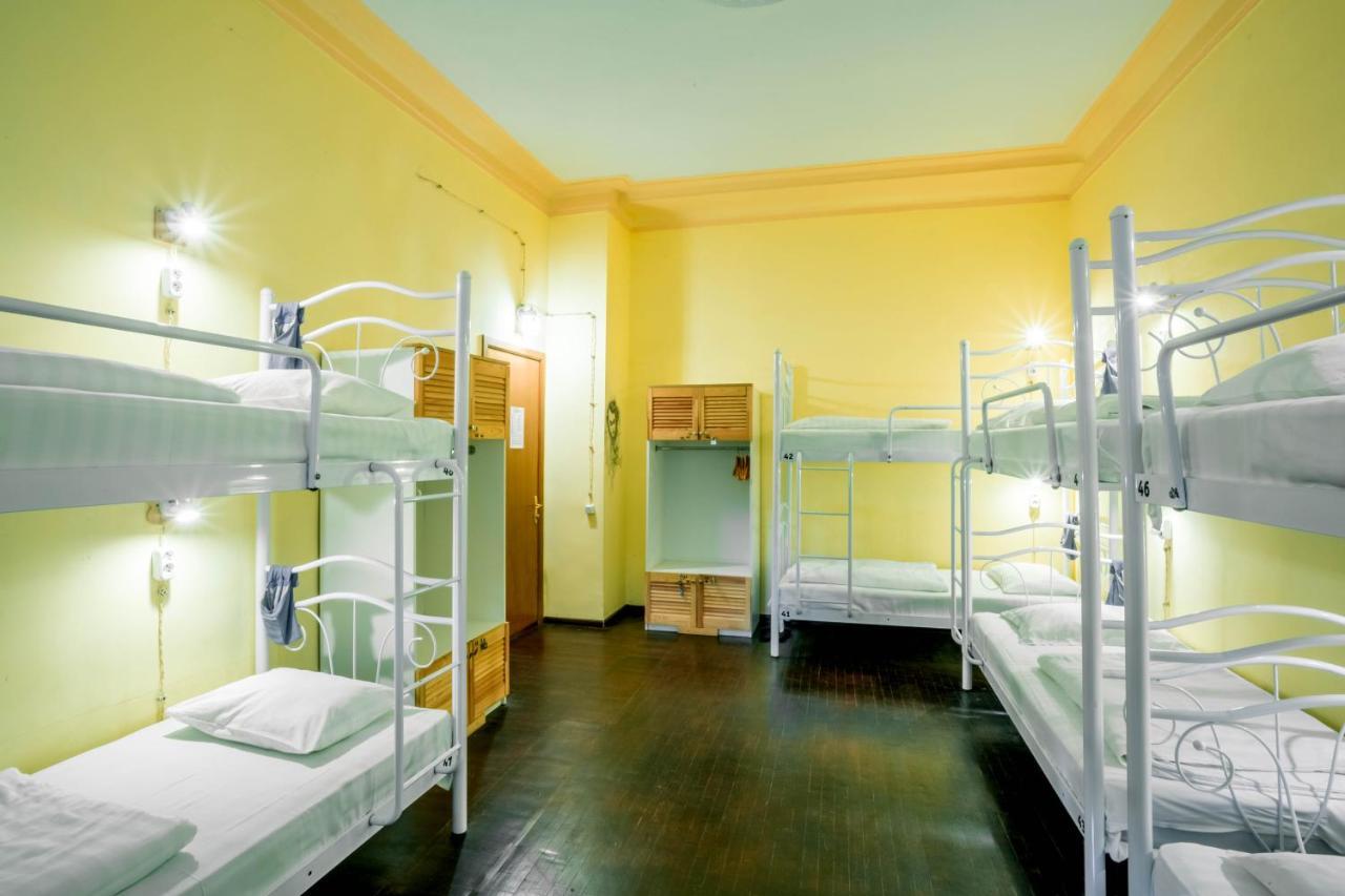 Garis Factory Hostel 基輔 外观 照片